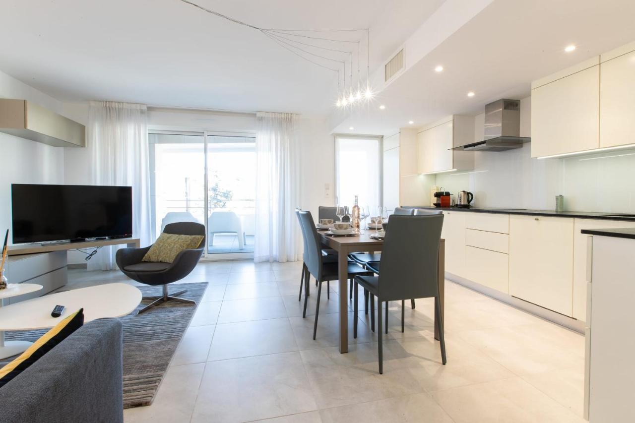 Renovated 2-Br Apartment With Terrace And Pool 칸느 외부 사진